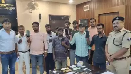 अररिया: ऑपरेशन मुस्कान के तहत एसपी ने अपने कार्यालय में 10 लोगों को लौटाए गुम हुए मोबाइल; कुल 35 मोबाइल हुए बरामद
