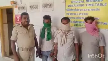 बांका: उत्पाद विभाग ने बांका में अभियान चलाकर शराब के साथ तीन लोगों को किया गिरफ्तार