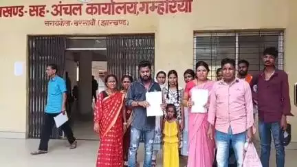 आदित्यपुर गम्हरिया: कांड्रा लाहकोठी निवासी पीड़ित ने पैतृक भूमि पर जबरन अबुआ आवास बनाने को लेकर BDO कार्यालय में शिकायत की