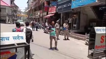 हमीरपुर: प्रताप गली में दुकान से 11 बोतल अवैध शराब बरामद, पुलिस ने एनडीपीएस एक्ट के तहत किया मामला दर्ज