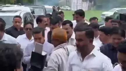कणकवली: पालकमंत्री नितेश राणे यांचे कार्यकर्त्यांतर्फे कणकवलीत जल्लोषात  स्वागत