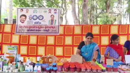 చెన్నూరు: మున్సిపల్ కార్యాలయంలో వంద రోజుల ప్రణాళికలోభాగంగా మహిళా సంఘాలఆధ్వర్యంలో ఫుడ్ ఫెస్టివల్, పాల్గొన్న డ్వాక్రా మెప్మా మహిళలు