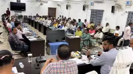 अरवल: समाहरणालय सभा कक्ष में विधानसभा चुनाव 2025 की तैयारियों की समीक्षा, महिला मतदाता पंजीकरण पर विशेष ध्यान