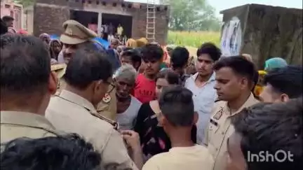 कन्नौज: पाल चौराहा चौकी क्षेत्र के आसकरन पुरवा गांव में पेड़ पर लटका मिला व्यक्ति का शव, परिजनों ने हत्या का लगाया आरोप