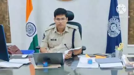 ఏలూరు పోలీస్ ప్రధాన కార్యాలయంలో ప్రజల సమస్యలపై వచ్చిన ఫిర్యాదులను స్వీకరించిన జిల్లా ఎస్పీ ప్రతాప్ శివ కిషోర్