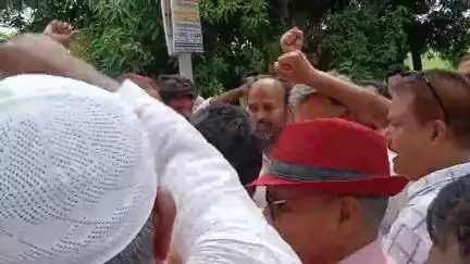 नौतन: बदलो बिहार यात्रा मंगलपुर चौक पहुंची, कार्यकर्ताओं ने फूल मालाओं से किया स्वागत