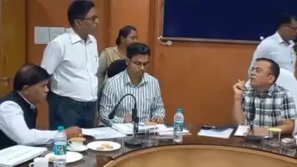 जांजगीर: कलेक्ट्रेट सभाकक्ष में कलेक्टर ने जनदर्शन में सुनी लोगों की समस्याएं, 73 आवेदनों पर त्वरित कार्रवाई के दिए निर्देश