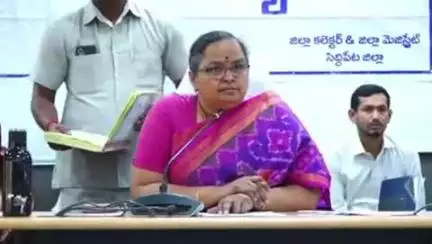 సిద్దిపేట అర్బన్: ప్రజావాణి దరఖాస్తులను ఎప్పటికప్పుడు పరిష్కరించి వివరాలను ఆన్లైన్లో పొందుపరచాలి : జిల్లా కలెక్టర్ హైమావతి