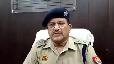 सुल्तानपुर गांव में युवती को गोली मारकर खुद की आत्महत्या मामले की जानकारी देते पुलिस अधीक्षक