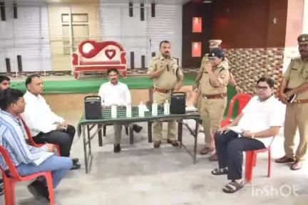 उरई: मोहम्दाबाद में पिछले वर्ष मोहर्रम के दौरान ताजिया निकलने को लेकर हुए बवाल के बाद जिला प्रशासन अलर्ट, SP व DM ने की बैठक