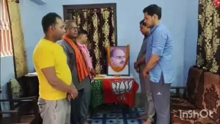 अरवल: वालिदाद बाजार में नगर अध्यक्ष के नेतृत्व में श्यामा प्रसाद मुखर्जी की पुण्यतिथि मनाई गई