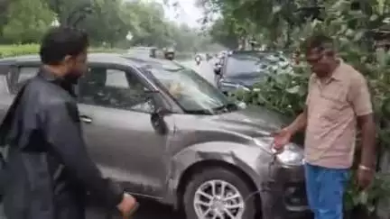 लाडपुरा: नयापुरा स्टेशन मुख्य सड़क पर आर्मी गेट के निकट तेज रफ्तार कार पलटी, घायल को निजी अस्पताल में भर्ती किया गया