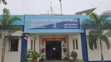 સુત્રાપાડા: પોલીસકર્મચારીને દારૂની હેરાફેરી બદલ સજા:3 માસની કેદ અને રૂ.10 હજારનો દંડ; સુત્રાપાડા કોર્ટનો ચુકાદો