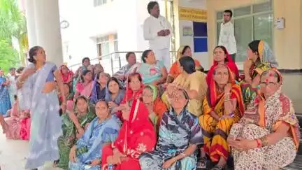 बैतूल: फोरलेन बनने से धनोरा गांव का टूटा संपर्क ग्रामीणों ने कलेक्टर को ज्ञापन सौंप कर बताइए समस्या
#jansamasya