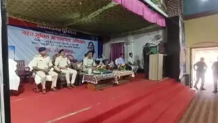 मादक द्रव्य के विरूद्ध राज्यव्यापी नशा मुक्ति जागरूकता अभियान के तहत् सिमडेगा पुलिस की ओर से भी सभी थानों/जिला मुख्याल में नशा मुक्ति जागरूकता अभियान चलाया गया ।