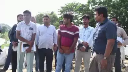 नौगढ़: बूढ़ी राप्ती नदी पर बने तनेजवा, भूतहिया बांध एवं कूड़ा नदी के इमलिया बाध का जिलाधिकारी द्वारा किया गया निरीक्षण