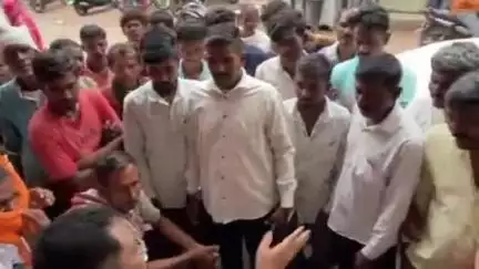 वणी: गांधी चौक येथे कामगारांसोबत थेट संवाद साधत आमदार संजय देरकर यांनी दिला कामगारांना स्वावलंबनाचा मंत्र