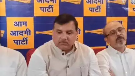 बहराइच: अभिनंदन बैंक्वेट हॉल में राजयसभा सांसद ने की प्रेसवार्ता, निर्वाचन आयोग की कार्यशैली को बताया संदिग्ध
