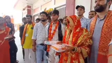 महमूदाबाद: महमूदाबाद के संकटा देवी मंदिर में मुस्लिम युवती ने हिंदू रीति-रिवाज से की शादी, मेहरून से बनी मोनिका