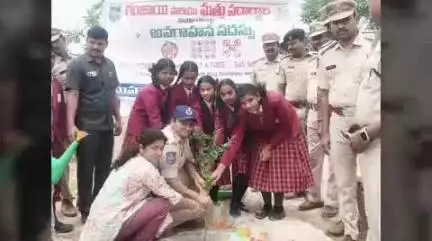 జడ్చర్ల: చెడు మార్గంలో వెళ్లకుండా మాదకద్రవ్యాల కు దూరంగా ఉండాలి యువత జిల్లా ఎస్పీ జానకి