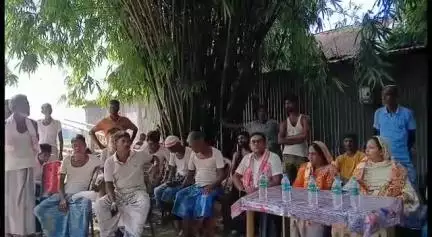 বৰপেটা: মৰিছা গাঁৱৰ গৰাখহনীয়াৰ কবলত পৰা পৰিয়ালৰ বুজ লয় এআইইউডিএফৰ কেন্দ্ৰীয় উপ-সভাপতি মিনাক্ষী ৰহমানে