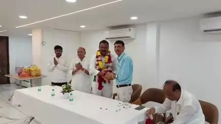 ગરૂડેશ્વર: નર્મદા જિલ્લા કોગ્રેસ સમિતિ નવનિયુક્ત પ્રમુખ રણજીતસિંહ તડવીને કોંગ્રેસ કાર્યકર્તાઓ દ્વારા સ્વાગત કર્યું.