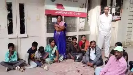 అనంత నగర వాసులకు ఆధార్ కష్టాలు, టోకెన్ల కోసం ఆధార్‌ కేంద్రాల వద్ద బారులు తీరిన ప్రజలు #localissue