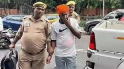 पीलीभीत: बाजारघाट बैल्हा निवासी महिला ने मुख्यमंत्री आवास के पास आत्मदाह का किया प्रयास, ज्वलनशील पदार्थ डालकर पुलिस पर लगाए आरोप