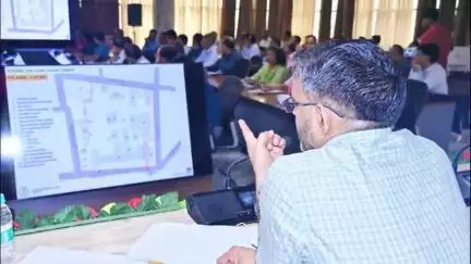 गिरिडीह: डीसी ऑफिस सभागार में उपायुक्त की अध्यक्षता में स्वास्थ्य विभाग के विभिन्न मुद्दों पर हुई एक बैठक