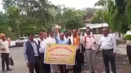 डिंडौरी: प्रमुख पेंशनर्स एसोसिएशन ने समस्याओं के समाधान के लिए सीएम के नाम तहसीलदार को ज्ञापन सौंपा