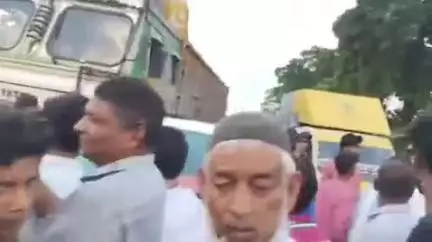 पूर्णिया पूर्व: डगरूआ में कार चालक ने ओवरटेक करते समय टोटो को बचाने के दौरान ट्रक से टकराई, कोई हताहत नहीं