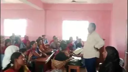 गिरिडीह: झारखंड राज्य महिला जलसहिया कर्मचारी संघ की जिला स्तरीय बैठक कोलड़ीहा के किरण पब्लिक स्कूल में संपन्न