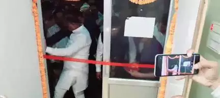 जिला अस्पताल जौनपुर में अत्याधुनिक सीटी स्कैन मशीन की शुरुआत, गरीबों को राहत


ए के तिवारी 
#जौनपुर #ब्रेकिंग #न्यूज