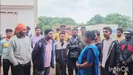 जगदलपुर: नगरनार स्टील प्लांट की ठेका कंपनी ने सालों से काम कर रहे 50 से अधिक मजदूरों को दिखाया बाहर का रास्ता