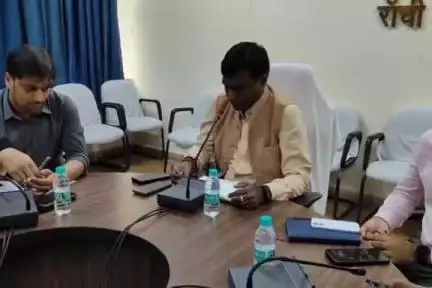 कांके: समाहरणालय में उपायुक्त ने रांची जिले में होने वाले आयोजनों और प्रशासनिक कार्यों की समीक्षा की
