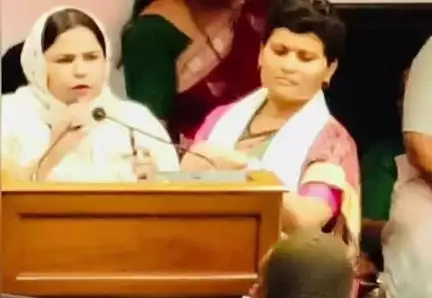 बांसी: लखनऊ में आयोजित सपा महिला सम्मेलन में नगर पालिका बांसी की अध्यक्ष चमनआरा ने हिस्सा लिया, समारोह को संबोधित किया