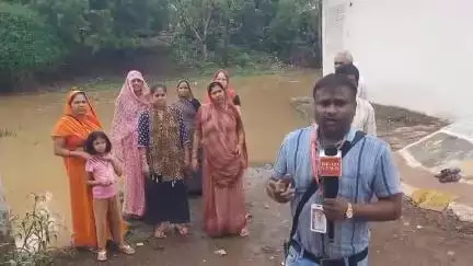 पहले ही बारिश ने खुली गुना नगर पालिका के खोखले  दावों की पोल, जल भराव के कारण गोविंद गार्डन कॉलोनी के रहवासी परेशान