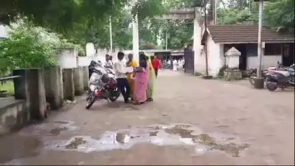 रावेर: टाकरखेडा येथे शेत वहिवाट च्या वादातून काकूला पुतण्याची शिवीगाळ करून मारहाण,यावल पोलीस ठाण्यात तक्रार