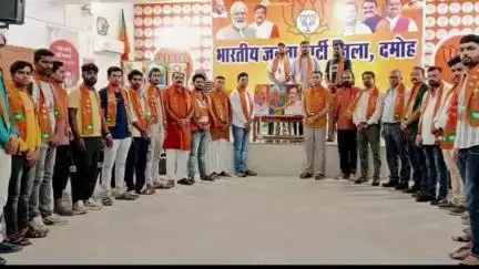 दमोह: भाजपा कार्यालय में भाजपा ने डॉ. श्यामा प्रसाद मुखर्जी को श्रद्धांजलि अर्पित की