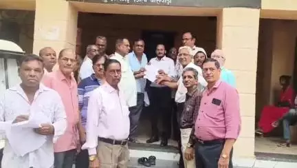 कुशलगढ़: कुशलगढ़ में पेंशनर समाज ने तहसीलदार को प्रधानमंत्री के नाम सौंपा ज्ञापन