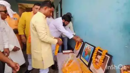 सिकंंदराबाद: सिकंदराबाद विधानसभा अंतर्गत गांव आढ़ा में श्यामा प्रसाद मुखर्जी की पुण्यतिथि पर क्षेत्रीय विधायक ने किया पौधारोपण