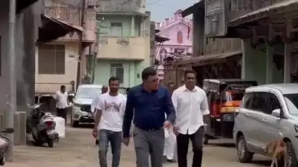 रावेर: सांगवी बुद्रुक ग्रामपंचायत समोरील श्री महर्षी वाल्मीक प्रवेशद्वार साठी सुरू असलेले उपोषण आमदारांच्या मध्यस्थीने मागे
