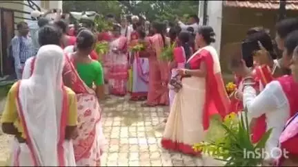 घाटशिला: चेंगजोड़ा गांव में बने हेरिटेज विलेज का पूर्वी सिंहभूम के उपायुक्त कर्ण सत्यार्थी ने किया निरीक्षण
