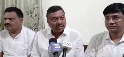 सुल्तानगंज: विश्व प्रसिद्ध श्रावणी मेला का जायजा लेने पूर्व जिला परिषद अध्यक्ष अनंत कुमार उर्फ टुनटुन साह अजगैबीनाथ धाम पहुंचे