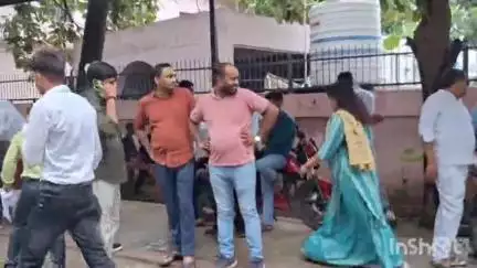 कन्नौज: गैंगस्टर एक्ट के मामले में कन्नौज कोर्ट में पेशी पर पहुंची पूजा तोमर, अधिवक्ता भूपेंद्र तोमर ने मामले की दी जानकारी