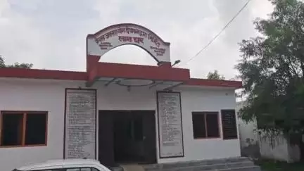 मऊ: इंदारा में साइकिल और बाइक की टक्कर में एक व्यक्ति की हुई मौत, भेजा गया पोस्टमार्टम