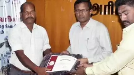 அரியலூர்: மாவட்ட ஆட்சியரகத்தில் தொழில் முனைவோர் மேம்பாட்டு பயிற்சி பெற்றவர்களுக்கு, சான்றிதழ் வழங்கிய ஆட்சியர்