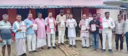 कोरांव: हरदिहा में आयोजित पीडीए जन चौपाल को संबोधित करते हुए विनय सोनकर ने कहा- बेसहारों का सहारा बनना ही समाजवाद है