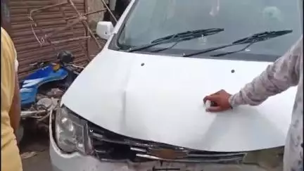 दमोह: बालाकोट मार्ग पर शराब के नशे में तेज रफ्तार कार दुकान में घुसी, टला बड़ा हादसा