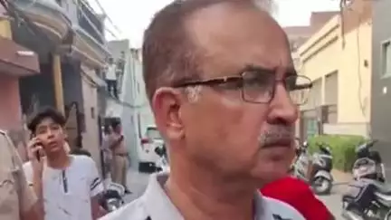 करनाल: बैंक कॉलोनी में मकान की ऊपरी मंजिल पर लगी आग, मौके पर पहुंची फायर ब्रिगेड और पुलिस